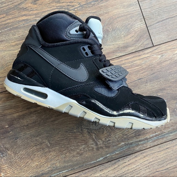 {preloved} Men’s Black Nike High Top Sneakers - Picture 4 of 12